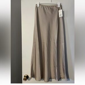 A new day cream women’s Small skirt NWT